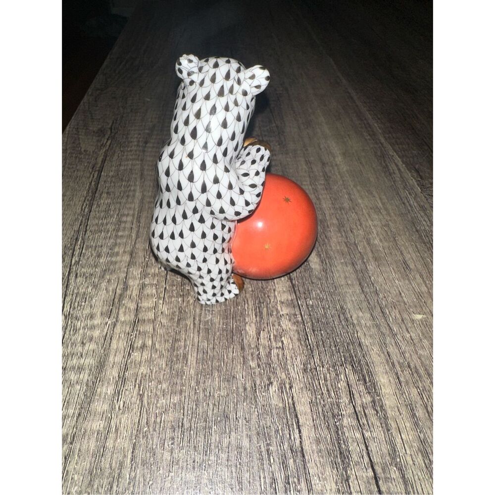 HEREND Bear With Ball Green Fishnet Design Figurine 15874 - Picture 4 of 5